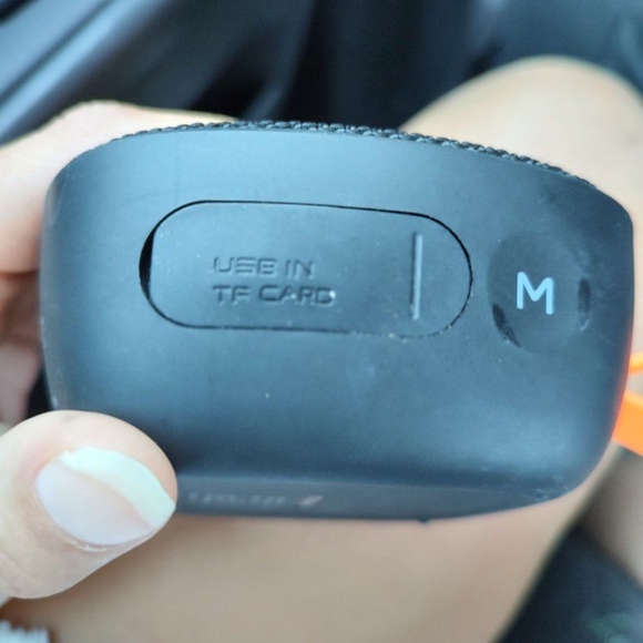 Portable Bluetooth wireless speaker - Picture 4 of 5